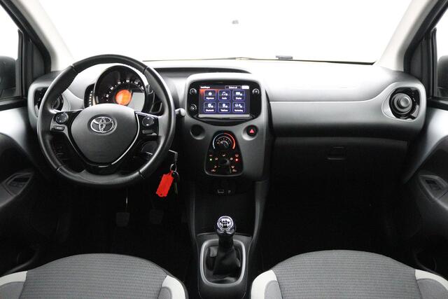 Toyota AYGO 1.0 VVT-i x-play | Groot scherm multimedia | Airco | Parkeercamera |