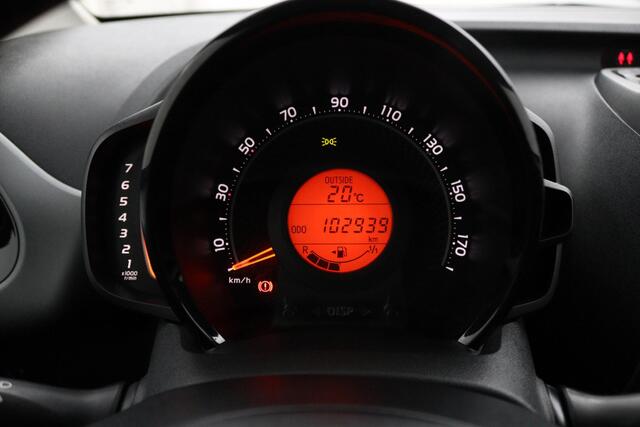 Toyota AYGO 1.0 VVT-i x-play | Groot scherm multimedia | Airco | Parkeercamera |