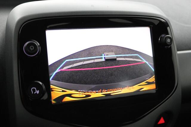 Toyota AYGO 1.0 VVT-i x-play | Groot scherm multimedia | Airco | Parkeercamera |