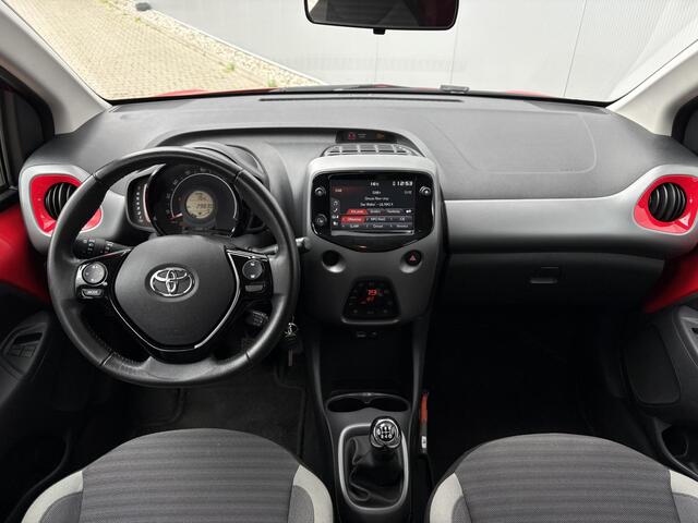 Toyota AYGO 1.0 VVT-i x-joy / Airco / Apple Carplay/Android Auto / Bluetooth / Navigatie via Carplay / Lichtmetalen velgen 15" /