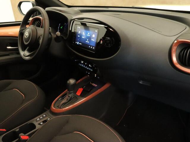Toyota AYGO X Hybrid 115 pulse - NIEUWE DEMO's - DIVERSE KLEUREN BINNENKORT BESCHIKBAAR - PARKEERSENSOREN VOOR EN ACHTER - KEYLESS ENRTY & START - STOEL VERWARMING - DRAADLOZE TELEFOONLADER - AUTOMATISCH INKLAPBARE BUITENSPIEGELS