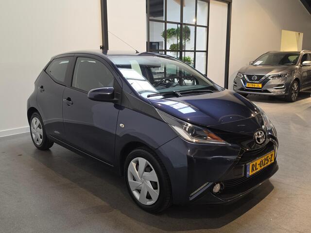 Toyota AYGO 1.0 VVT-i x-play - Airco - Achteruitrijcamera
