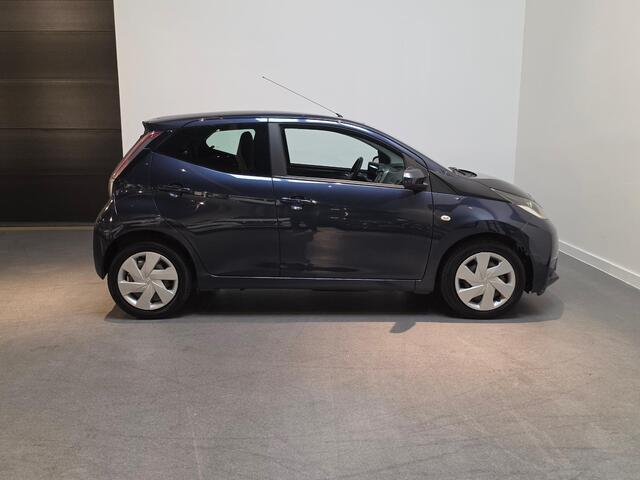Toyota AYGO 1.0 VVT-i x-play - Airco - Achteruitrijcamera