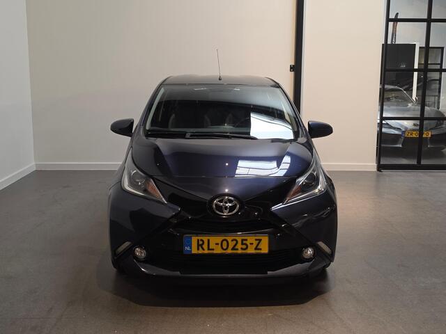 Toyota AYGO 1.0 VVT-i x-play - Airco - Achteruitrijcamera