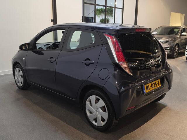 Toyota AYGO 1.0 VVT-i x-play - Airco - Achteruitrijcamera