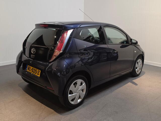 Toyota AYGO 1.0 VVT-i x-play - Airco - Achteruitrijcamera