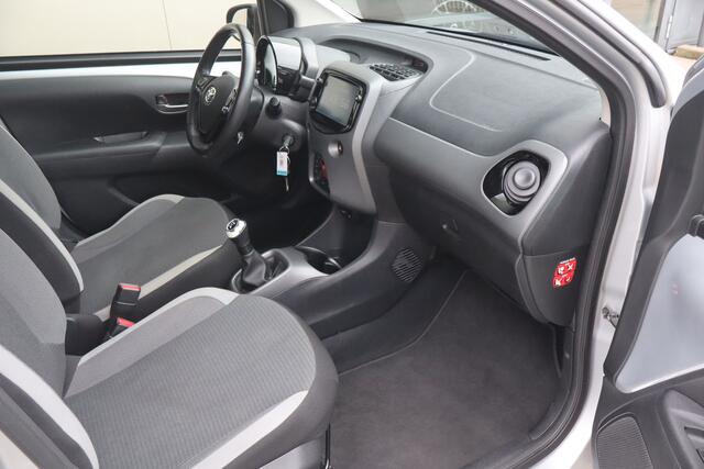 Toyota AYGO 1.0 VVT-i x-joy - NL- Auto!! Apple I Camera I Cruise