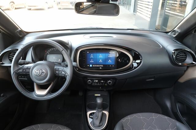 Toyota AYGO X 1.0 VVT-i S-CVT Envy Automaat | Cabrio dak | Apple Carplay / Android auto | 18" lichtmetalen velgen 'design envy' | 9" multimediasysteem met Toyota Smart Connect incl. Cloud navigatie | Apple Carplay