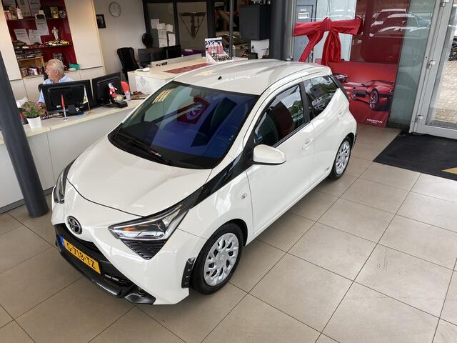 Toyota AYGO 1.0 VVT-i x-play limited,Sport,Apple Carplay/Android Auto,Achteruitrijcamera,Spraakbediening,Airco,Snelheidsbegrenzer,Achteruitrijsensoren.Ipod Usb Aansluiting