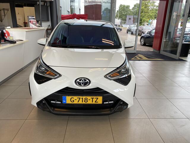 Toyota AYGO 1.0 VVT-i x-play limited,Sport,Apple Carplay/Android Auto,Achteruitrijcamera,Spraakbediening,Airco,Snelheidsbegrenzer,Achteruitrijsensoren.Ipod Usb Aansluiting