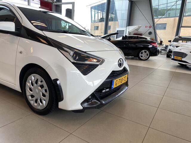 Toyota AYGO 1.0 VVT-i x-play limited,Sport,Apple Carplay/Android Auto,Achteruitrijcamera,Spraakbediening,Airco,Snelheidsbegrenzer,Achteruitrijsensoren.Ipod Usb Aansluiting