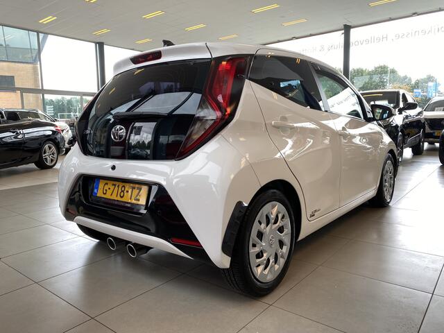 Toyota AYGO 1.0 VVT-i x-play limited,Sport,Apple Carplay/Android Auto,Achteruitrijcamera,Spraakbediening,Airco,Snelheidsbegrenzer,Achteruitrijsensoren.Ipod Usb Aansluiting