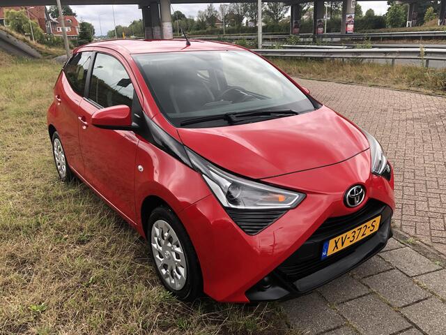 Toyota AYGO 1.0 VVT-i x-play 5-drs AIRCO|APPLE/ANDROID|CAMERA|DAB|CRUISE CONTROL|BLUETOOTH|USB