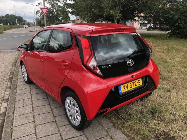 Toyota AYGO 1.0 VVT-i x-play 5-drs AIRCO|APPLE/ANDROID|CAMERA|DAB|CRUISE CONTROL|BLUETOOTH|USB