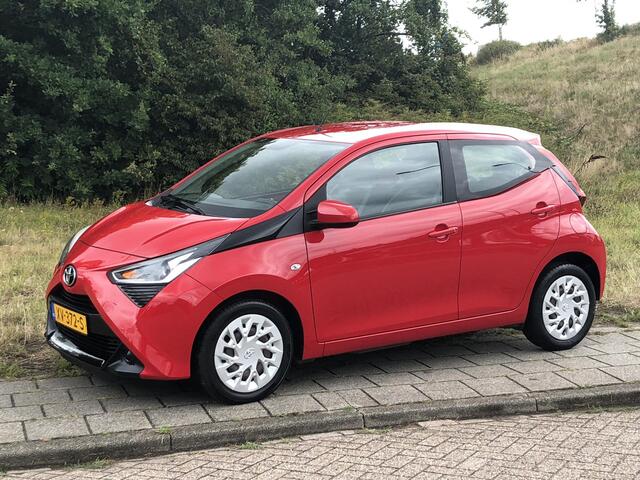 Toyota AYGO 1.0 VVT-i x-play 5-drs AIRCO|APPLE/ANDROID|CAMERA|DAB|CRUISE CONTROL|BLUETOOTH|USB