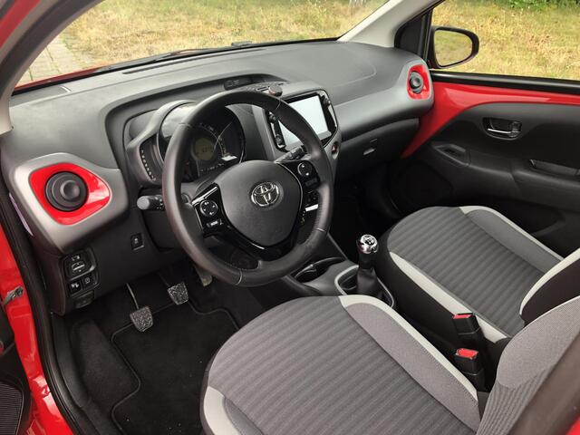 Toyota AYGO 1.0 VVT-i x-play 5-drs AIRCO|APPLE/ANDROID|CAMERA|DAB|CRUISE CONTROL|BLUETOOTH|USB