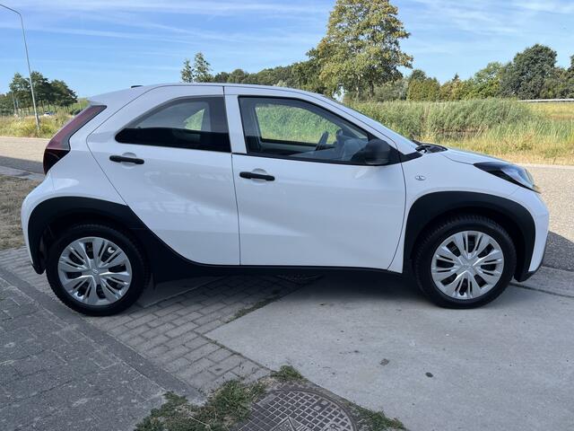 Toyota AYGO X 1.0 VVT-i MT / Airco /