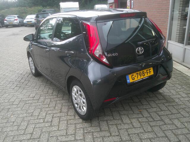 Toyota AYGO 1.0 VVT-i x-play X-Shift Automaat
