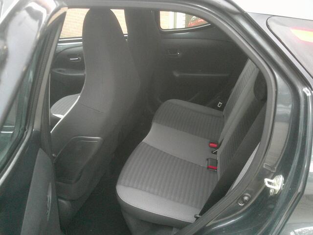 Toyota AYGO 1.0 VVT-i x-play X-Shift Automaat