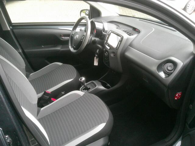 Toyota AYGO 1.0 VVT-i x-play X-Shift Automaat