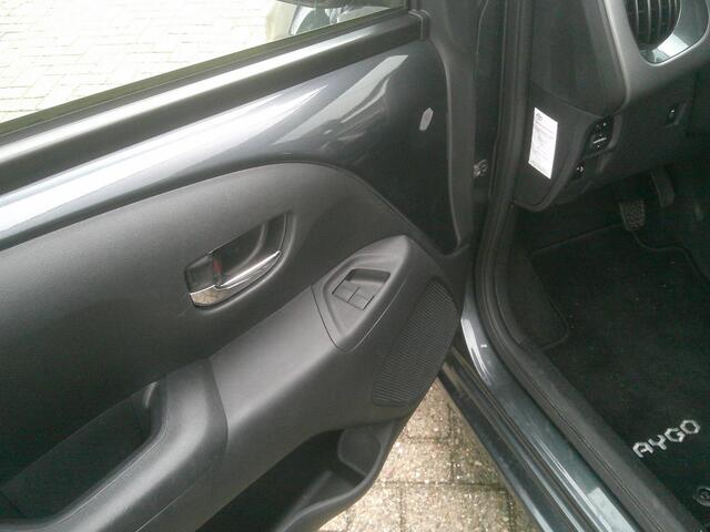Toyota AYGO 1.0 VVT-i x-play X-Shift Automaat
