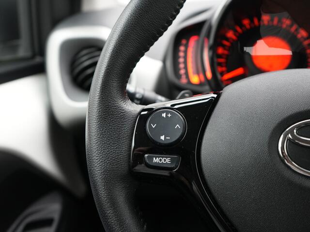 Toyota AYGO 1.0 VVT-i x-play | NL Auto | Dealer Onderhouden | Achteruitrijcamera |