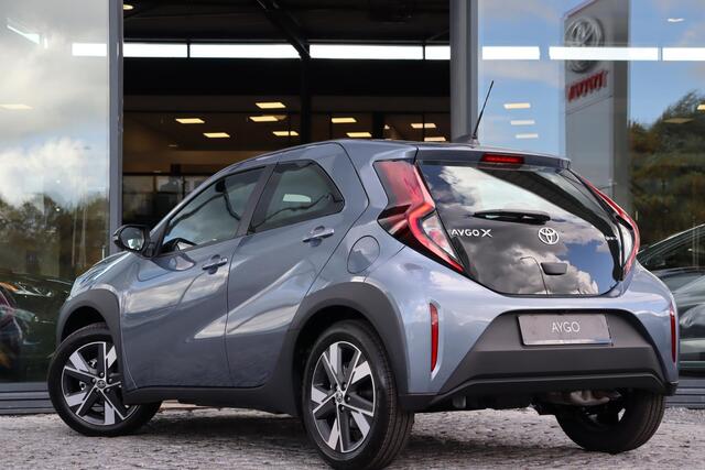 Toyota AYGO X Hybrid 115 play Go Pack, LM velgen