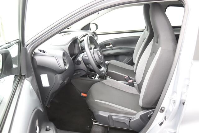 Toyota AYGO X 1.0 VVT-i MT first | Automatische Airco | Privacy Glas | Lichtmetalen Velgen | Cruise Control Adaptief | Led Verlichting |