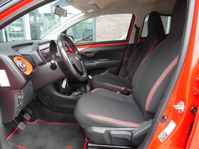 Toyota AYGO 1.0 VVT-i x-cite | Achteruitrijcamera | Airco | 5 Deurs | Lichtmetalen velgen | Led dagrijverlichting | Apple Carplay/Android Auto | Elektrische ramen voor