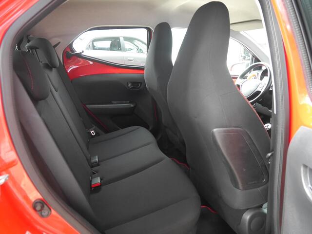 Toyota AYGO 1.0 VVT-i x-cite | Achteruitrijcamera | Airco | 5 Deurs | Lichtmetalen velgen | Led dagrijverlichting | Apple Carplay/Android Auto | Elektrische ramen voor