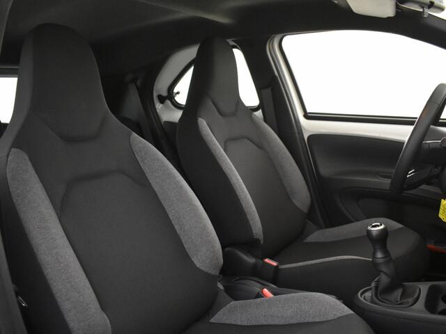 Toyota AYGO X 1.0 VVT-i MT Play | Carplay/AndroidAuto | Camera | Adapt. cruise