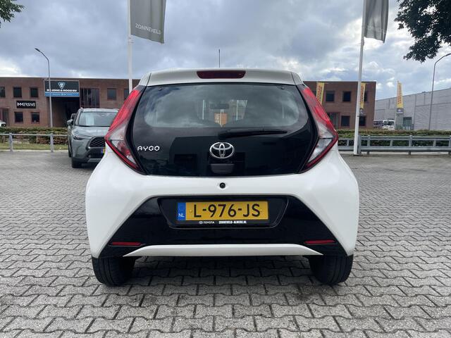 Toyota AYGO 1.0 VVT-i x-play