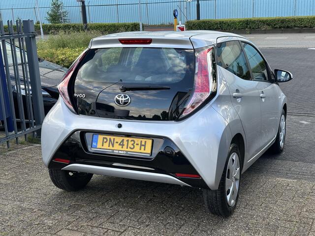 Toyota AYGO 1.0 VVT-i x-play UNIEK!9000KM/1EIGENAAR/NAVI/CAMERA