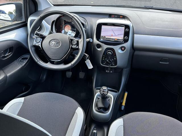 Toyota AYGO 1.0 VVT-i x-play UNIEK!9000KM/1EIGENAAR/NAVI/CAMERA