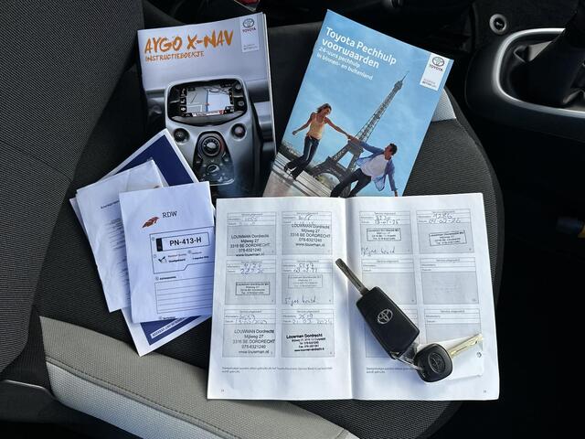 Toyota AYGO 1.0 VVT-i x-play UNIEK!9000KM/1EIGENAAR/NAVI/CAMERA