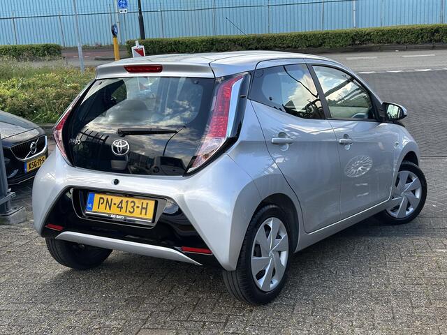 Toyota AYGO 1.0 VVT-i x-play UNIEK!9000KM/1EIGENAAR/NAVI/CAMERA