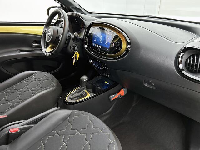 Toyota AYGO X 1.0 VVT-i S-CVT Envy Gold Edition | NIEUW GELEVERD & ONDERHOUDEN | JBL | Groot Scherm | Camera |