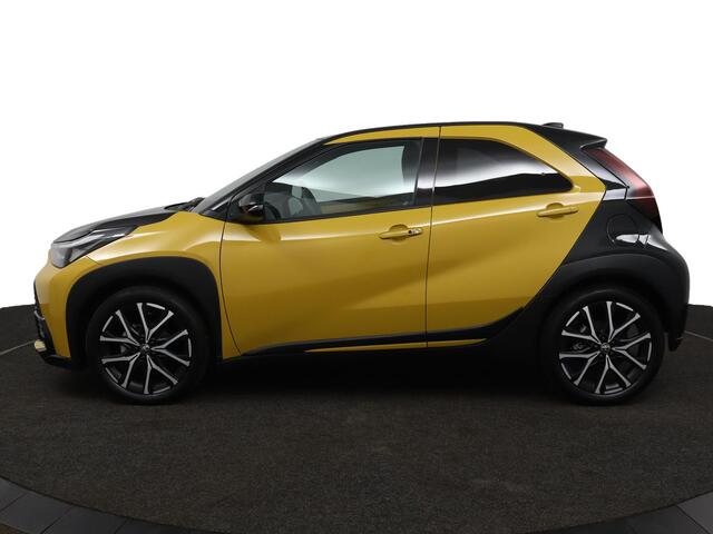 Toyota AYGO X Hybrid 115 GR Sport | Stoelverwarming | Keyless entry | Draadloze telefoonlader | Achteruitrijcamera | JBL premium sound |