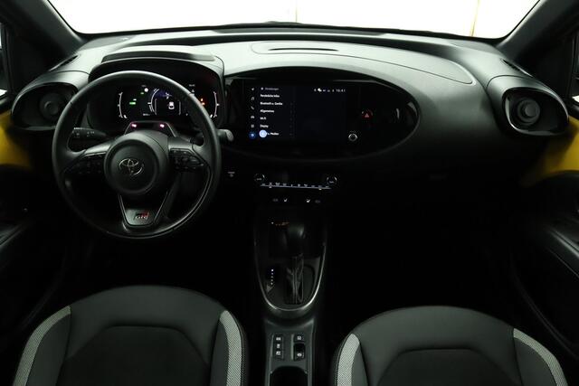 Toyota AYGO X Hybrid 115 GR Sport | Stoelverwarming | Keyless entry | Draadloze telefoonlader | Achteruitrijcamera | JBL premium sound |