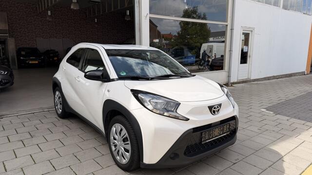 Toyota AYGO X 1.0 VVT-i S-CVT Play