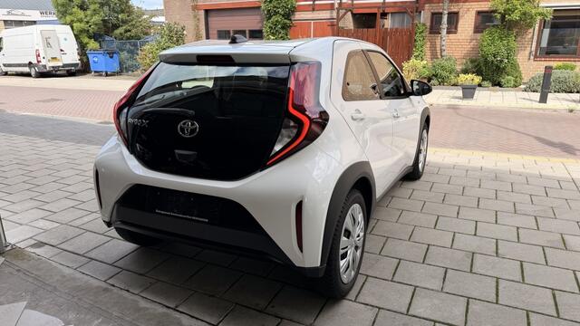 Toyota AYGO X 1.0 VVT-i S-CVT Play