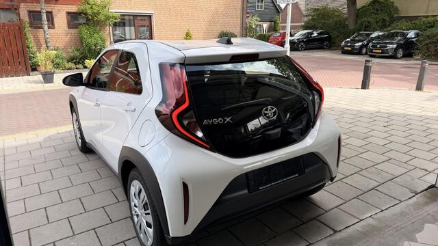 Toyota AYGO X 1.0 VVT-i S-CVT Play