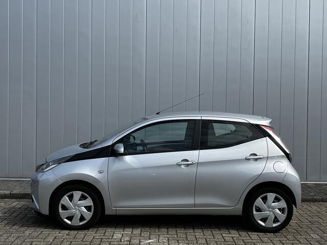 Toyota AYGO 1.0 VVT-i x-play Airco camera Slechts 37178 km