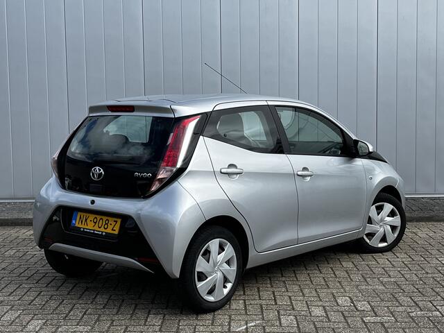 Toyota AYGO 1.0 VVT-i x-play Airco camera Slechts 37178 km
