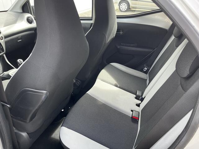 Toyota AYGO 1.0 VVT-i x-play Airco camera Slechts 37178 km