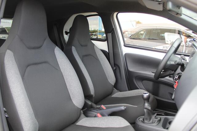 Toyota AYGO X 1.0 VVT-i MT first | Rijklaar | Apple/Android | Stoel-verw. | Adap. Cruise. | DAB+ | Camera | LED