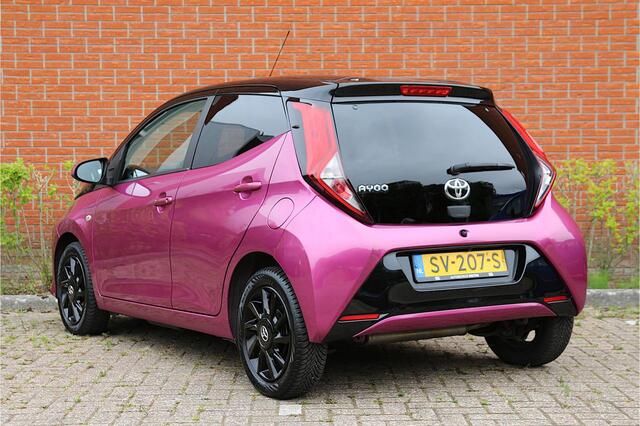 Toyota AYGO 1.0 VVT-i 73pk x-clusiv UNIEK! | NL-auto | Unieke kleur! | Luxe! | Airco | Cruise control | Multimedia | Elek. ramen | Metallic lak |