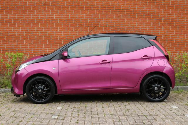 Toyota AYGO 1.0 VVT-i 73pk x-clusiv UNIEK! | NL-auto | Unieke kleur! | Luxe! | Airco | Cruise control | Multimedia | Elek. ramen | Metallic lak |