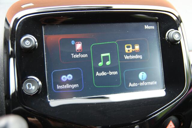 Toyota AYGO 1.0 VVT-i 73pk x-clusiv UNIEK! | NL-auto | Unieke kleur! | Luxe! | Airco | Cruise control | Multimedia | Elek. ramen | Metallic lak |