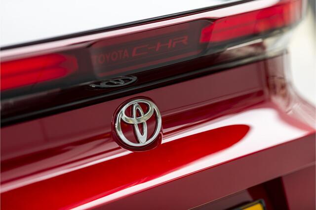 Toyota C-HR 1.8 Hybrid 140 First Edition Dodenhoekdetectie, Navigatie, Parkeersensoren V + A , All-in Rijklaarprijs